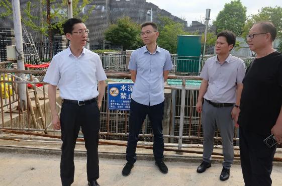 向繼輝“四不兩直”督導水環境問題整改